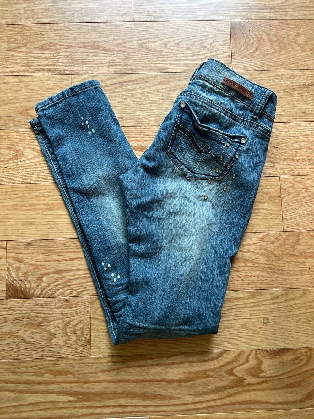 Almost Famous Junior's Low Rise Skinny Distressed Jeans Rhinestones Size 3 JL